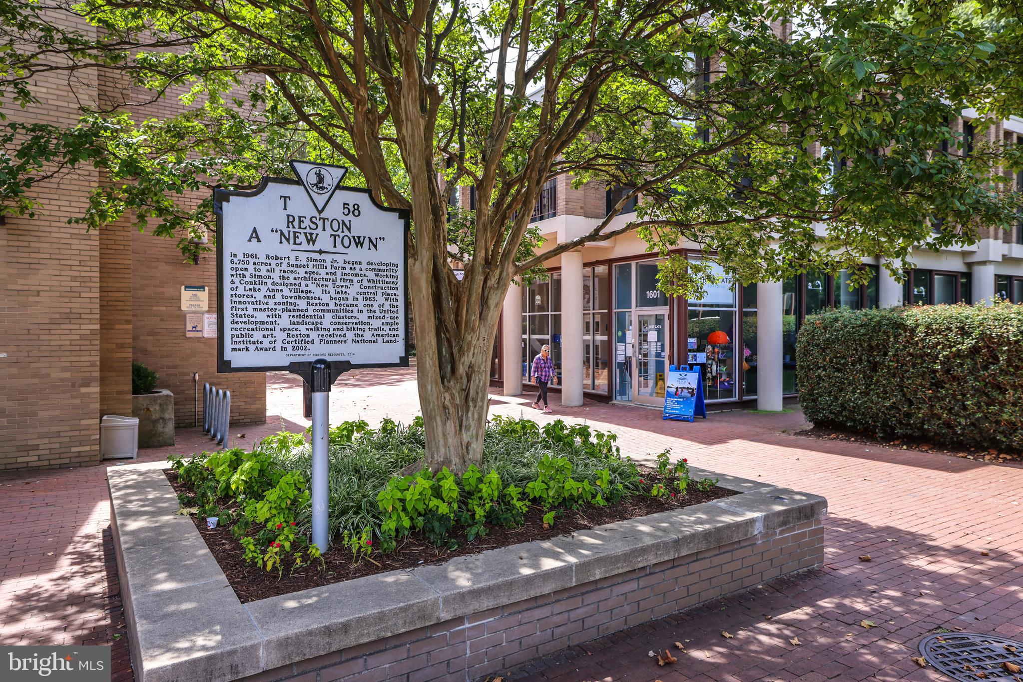 1570 Moorings Dr #2b