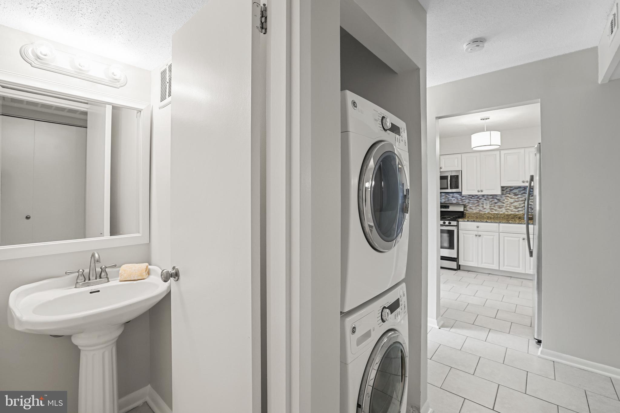 1570 Moorings Dr #2b