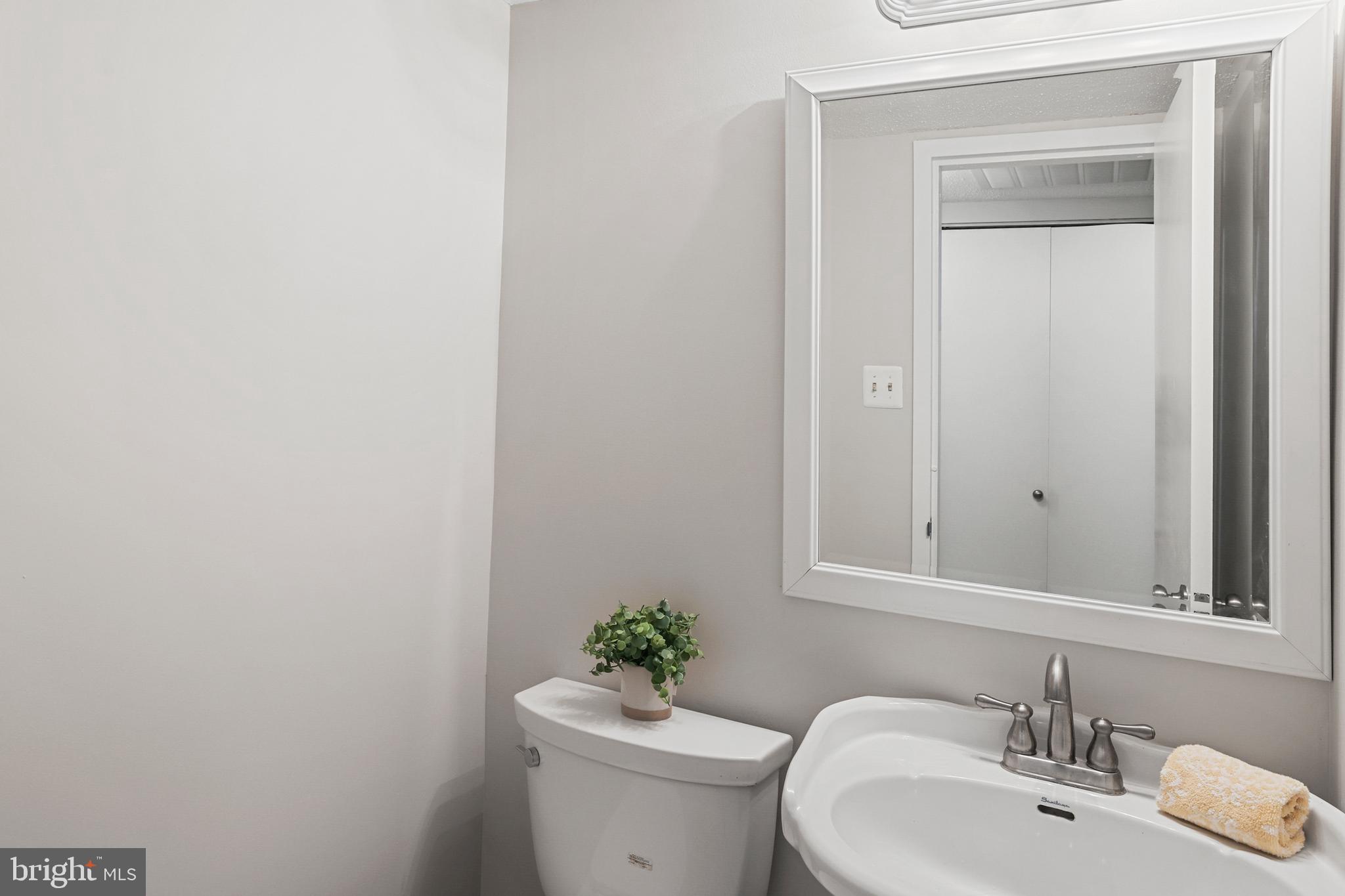 1570 Moorings Dr #2b