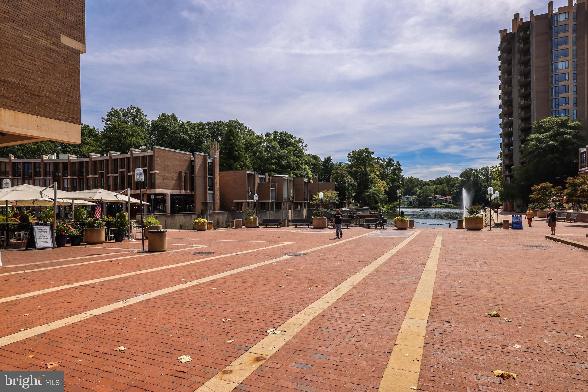 1570 Moorings Dr #2b