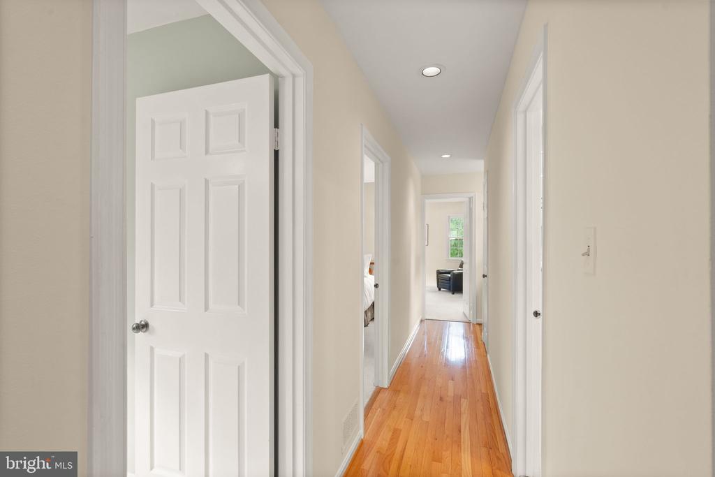 10707 Midsummer Dr