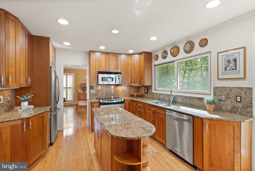 10707 Midsummer Dr