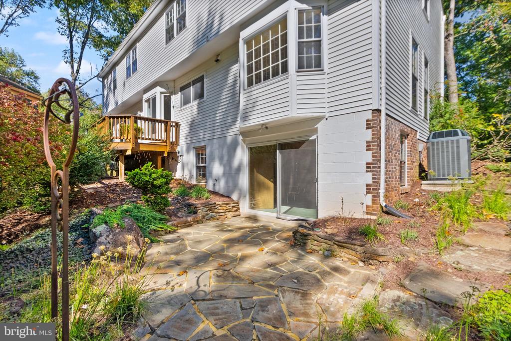 10707 Midsummer Dr