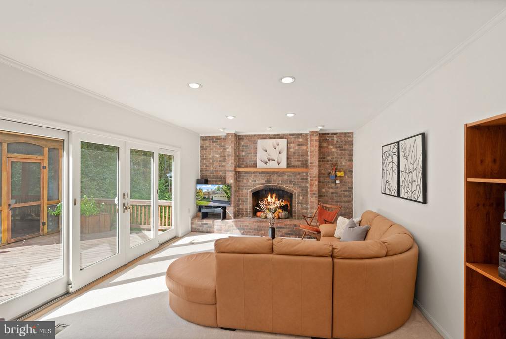10707 Midsummer Dr