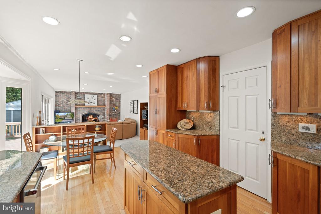 10707 Midsummer Dr