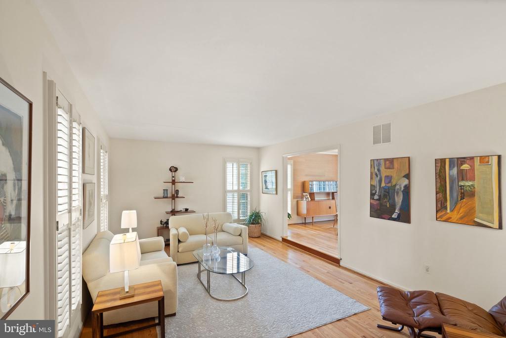 10707 Midsummer Dr