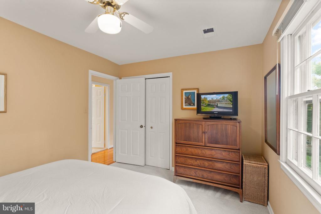 10707 Midsummer Dr