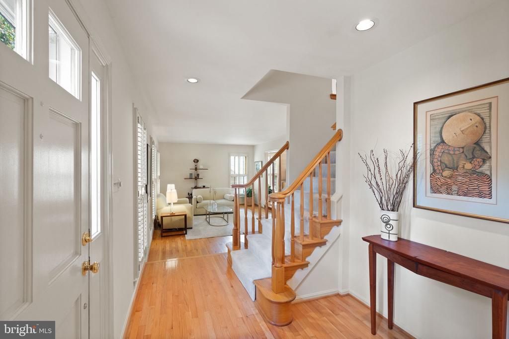 10707 Midsummer Dr