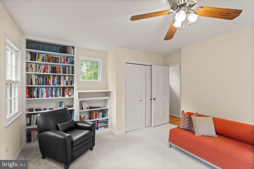 10707 Midsummer Dr