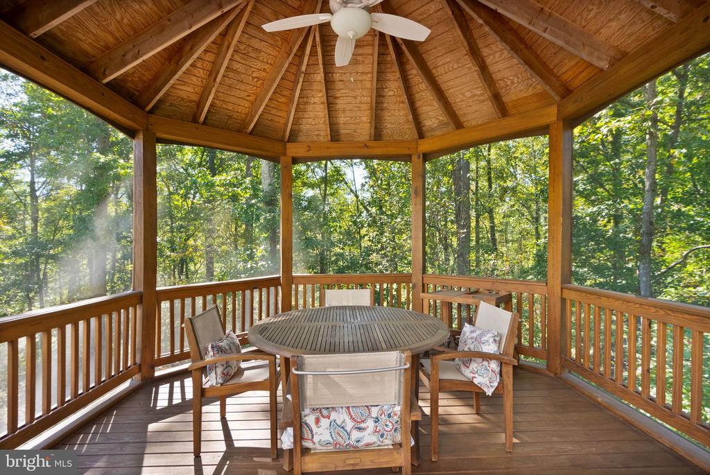 10707 Midsummer Dr