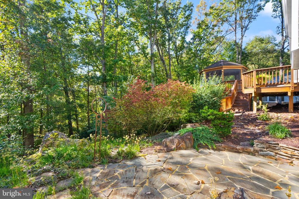 10707 Midsummer Dr