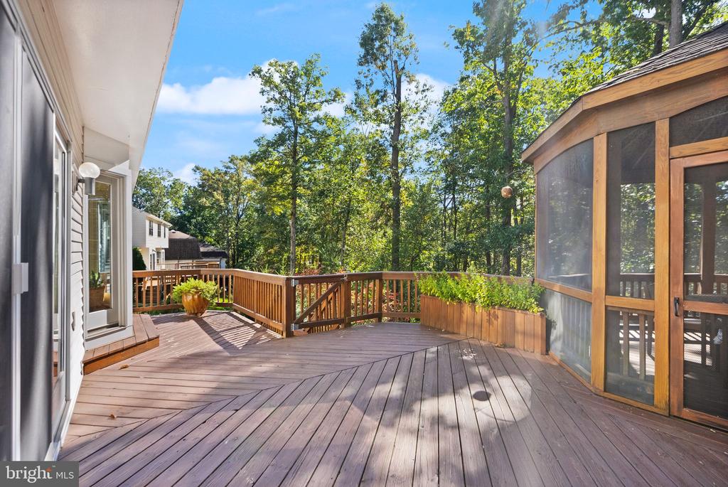 10707 Midsummer Dr