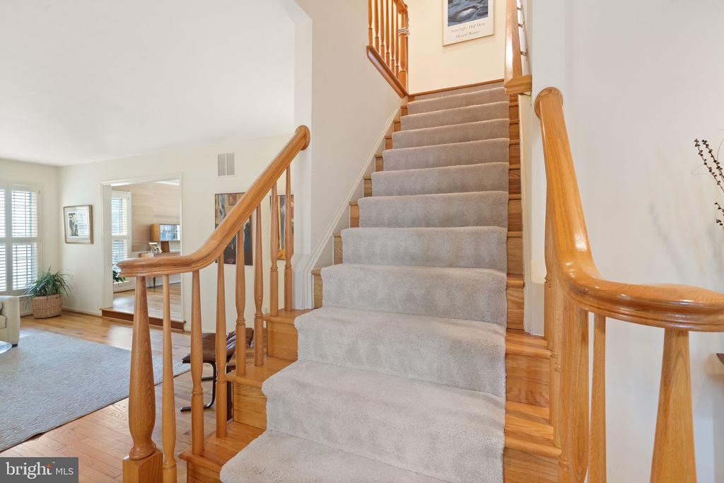 10707 Midsummer Dr
