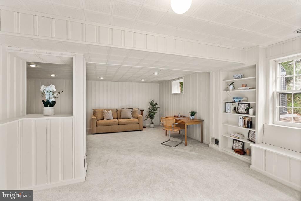 10707 Midsummer Dr