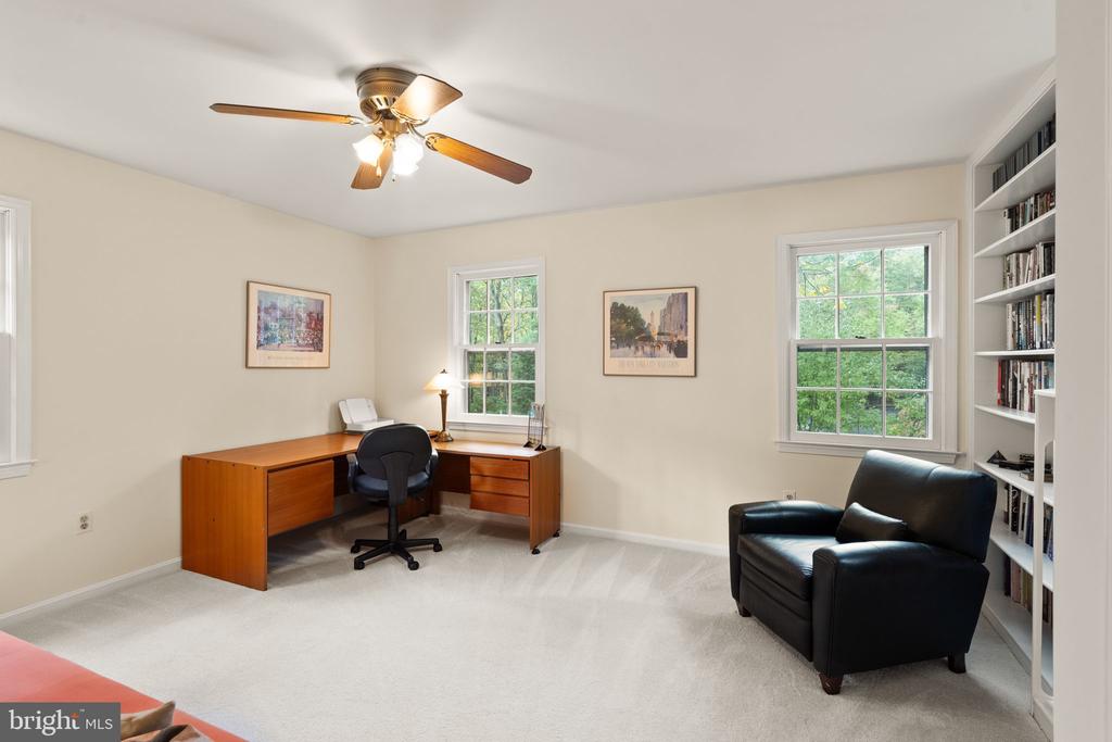 10707 Midsummer Dr