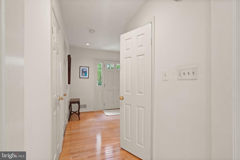 10707 Midsummer Dr
