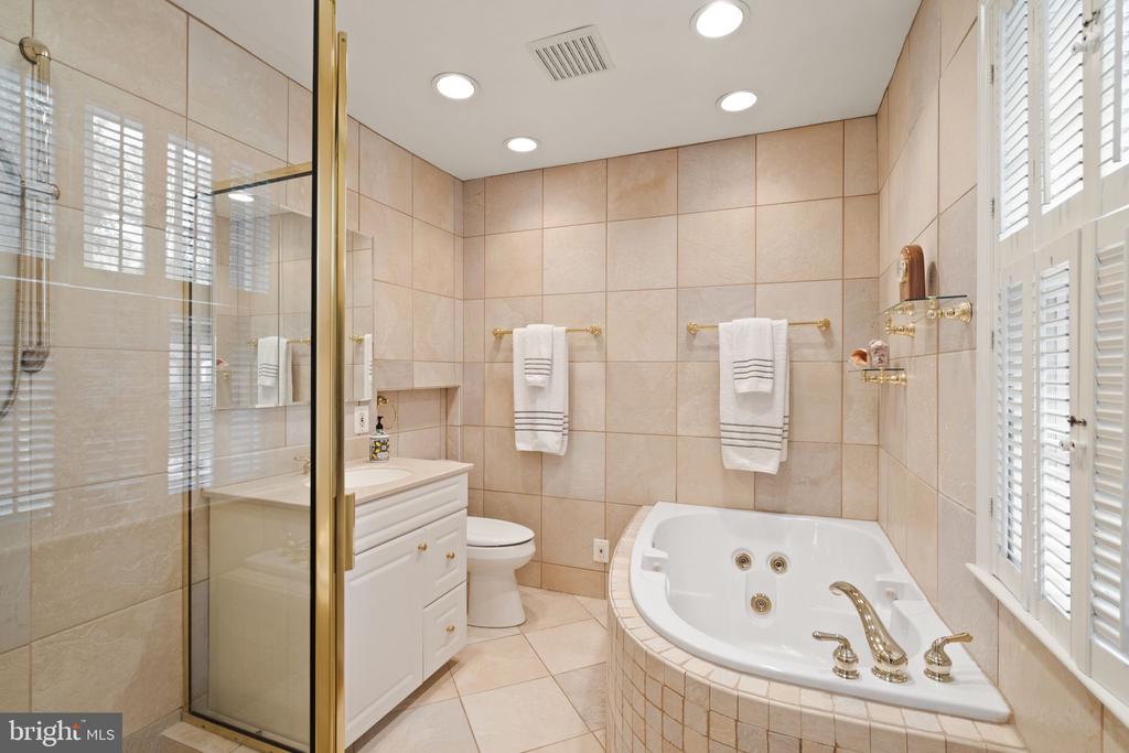 10707 Midsummer Dr