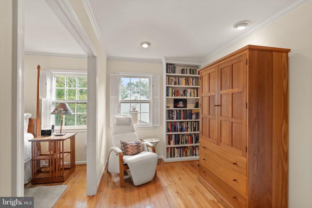 10707 Midsummer Dr