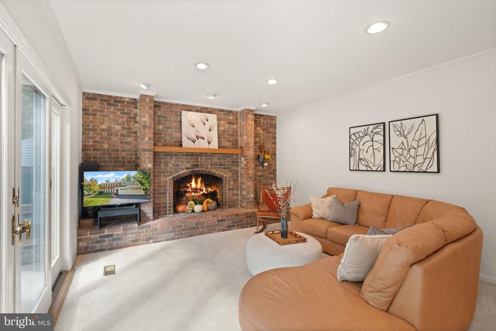 10707 Midsummer Dr