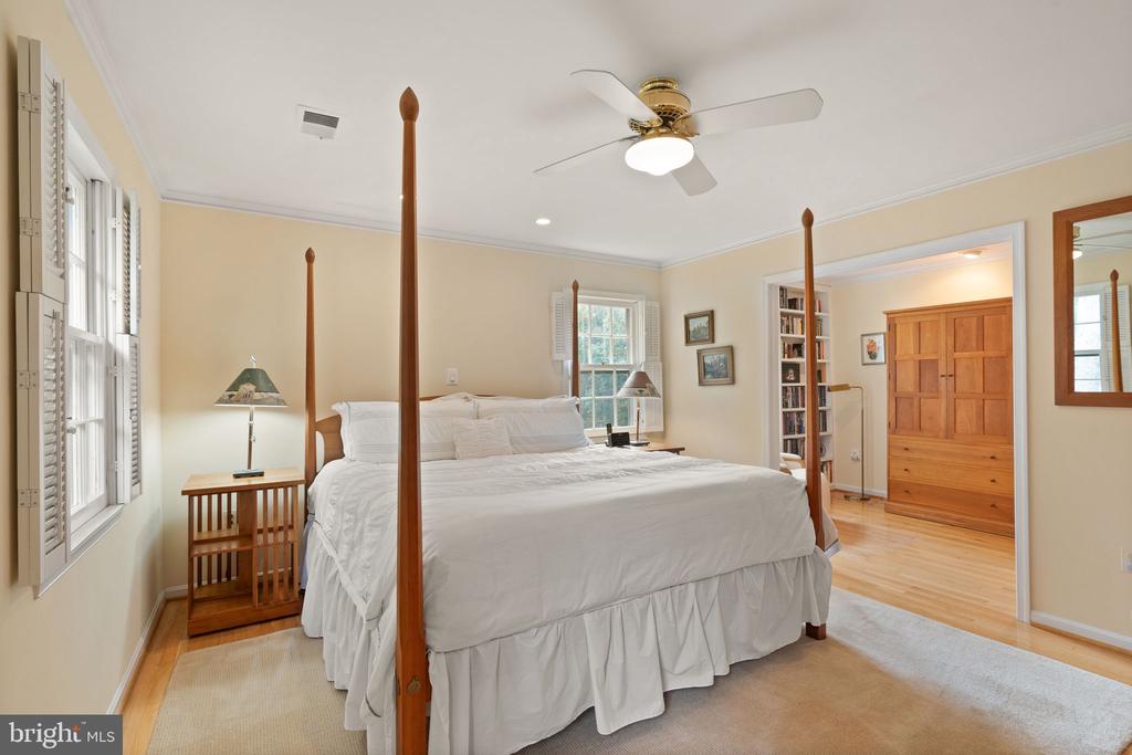 10707 Midsummer Dr