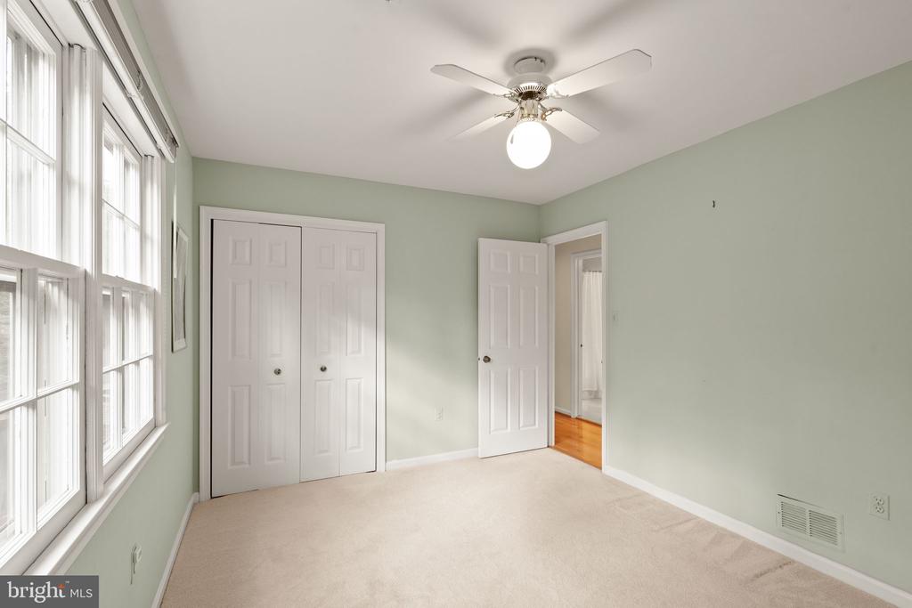10707 Midsummer Dr