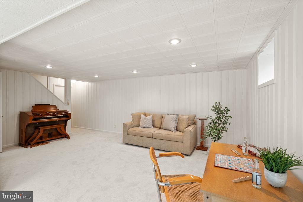 10707 Midsummer Dr