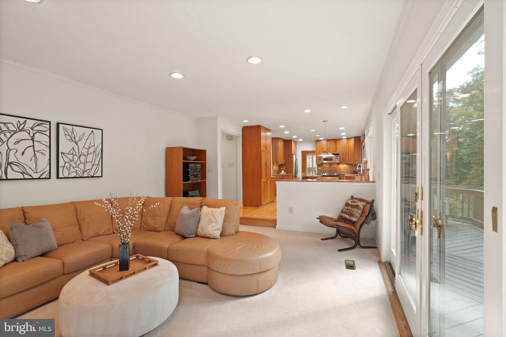 10707 Midsummer Dr