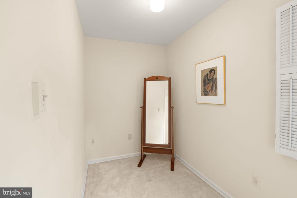 10707 Midsummer Dr