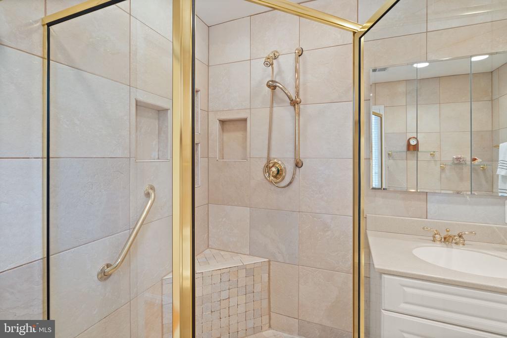 10707 Midsummer Dr