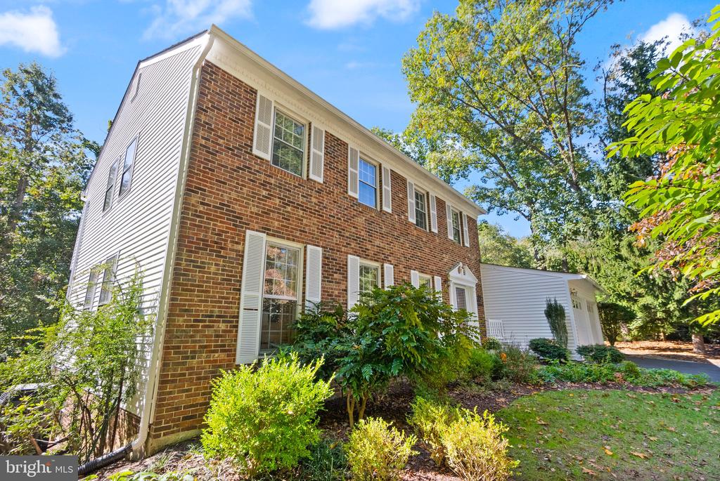 10707 Midsummer Dr