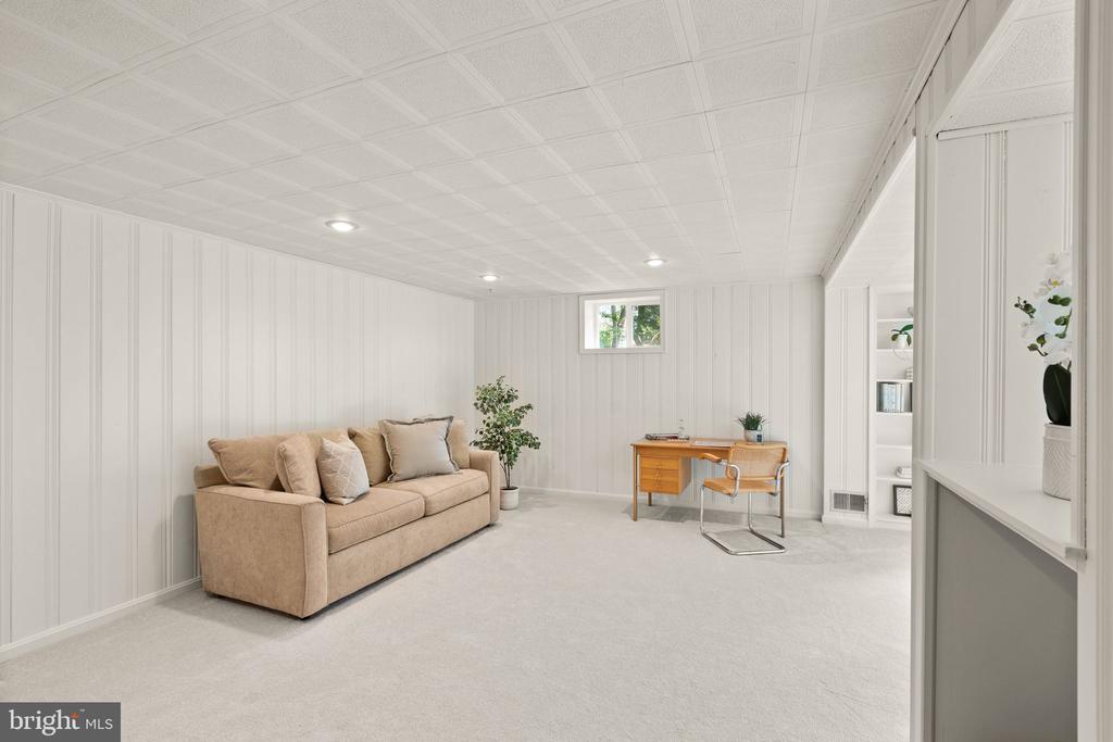 10707 Midsummer Dr