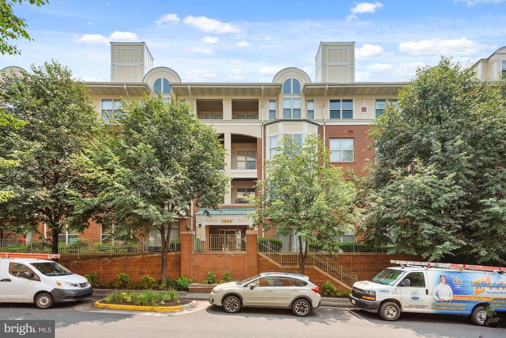 1855 Stratford Park Pl #216