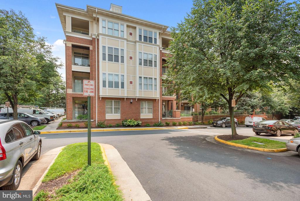 1855 Stratford Park Pl #216