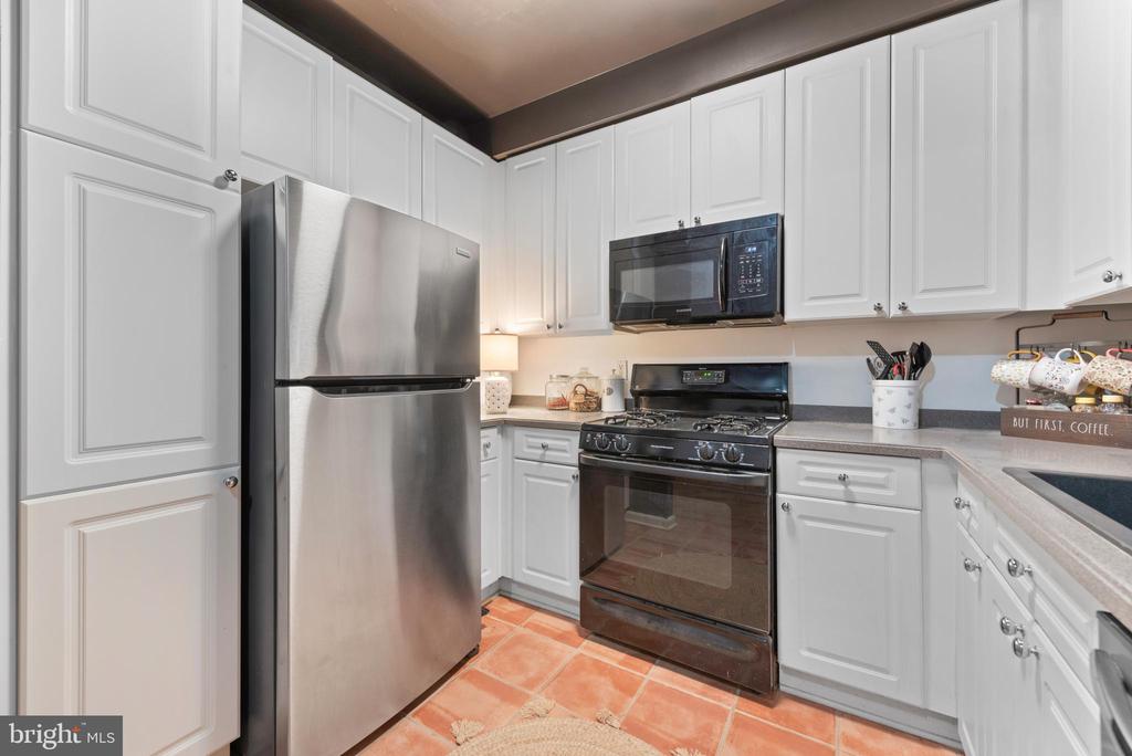 1855 Stratford Park Pl #216