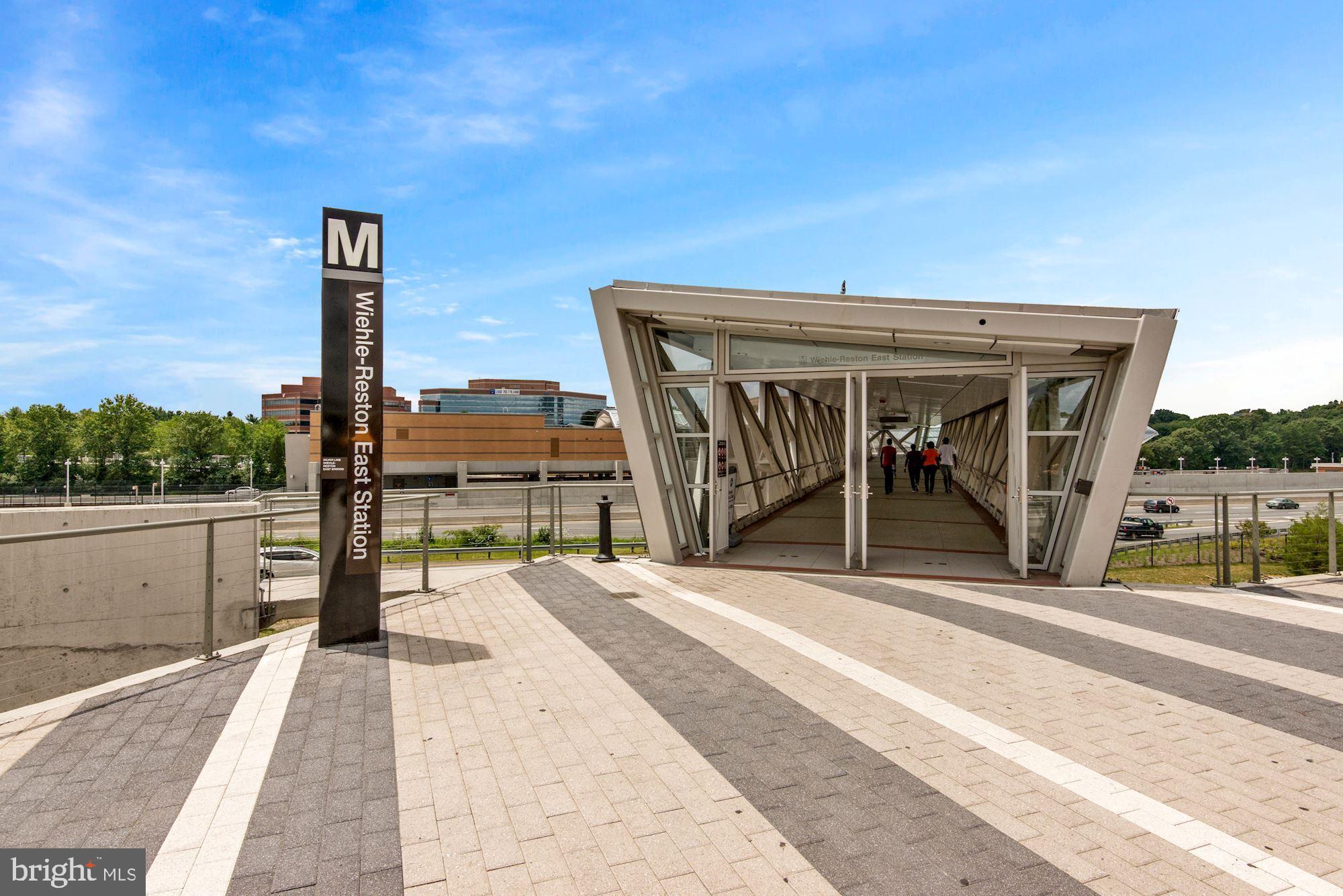 1855 Stratford Park Pl #216