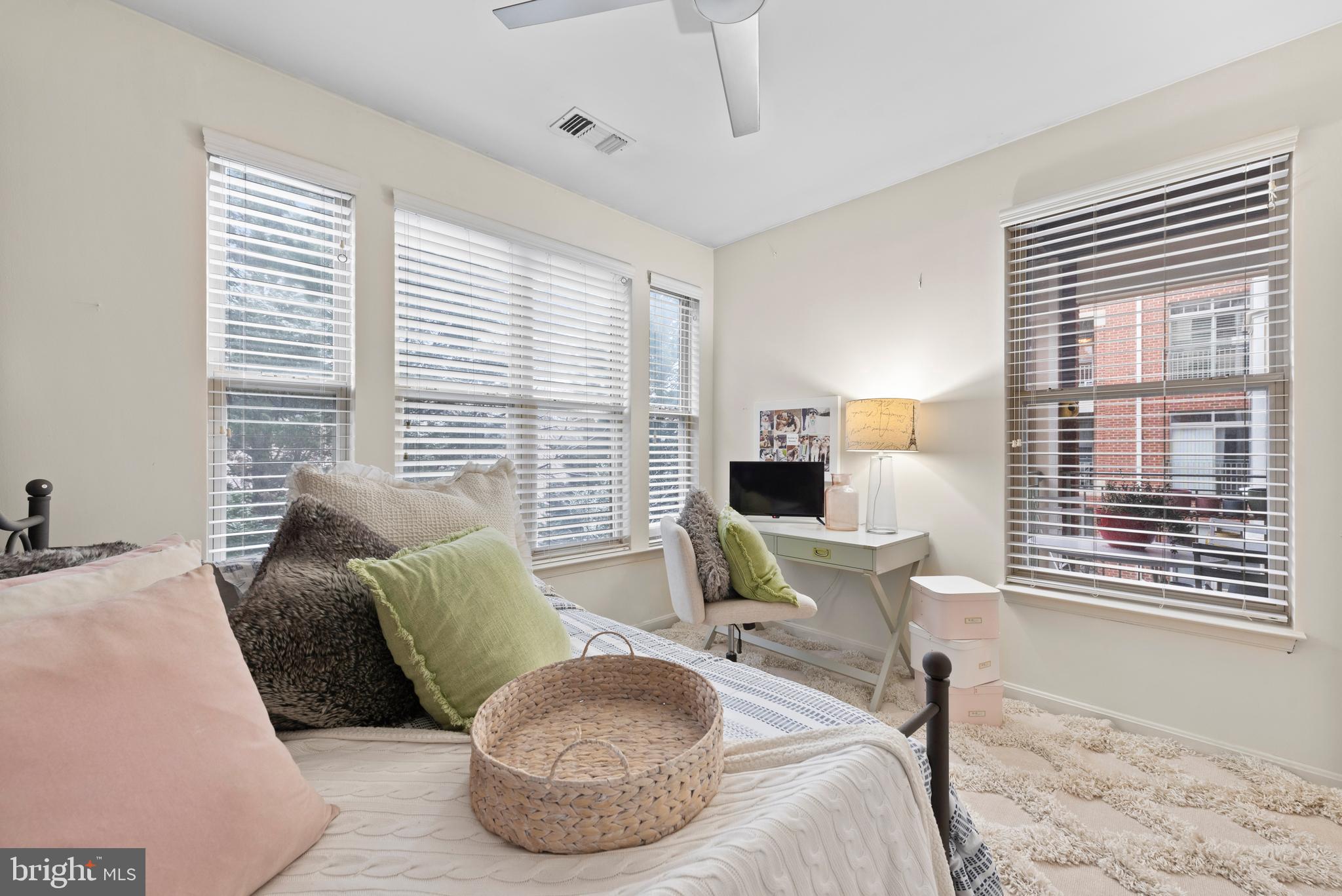 1855 Stratford Park Pl #216