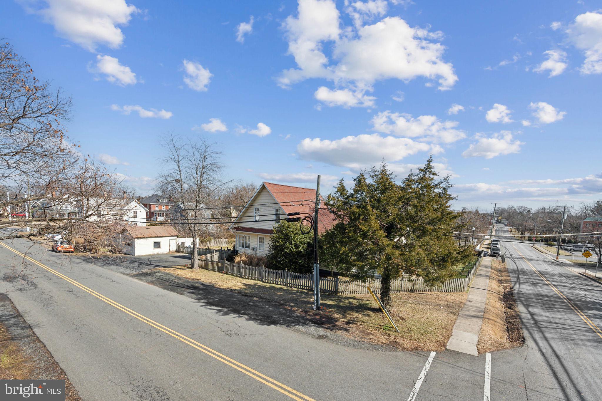 820 Locust St