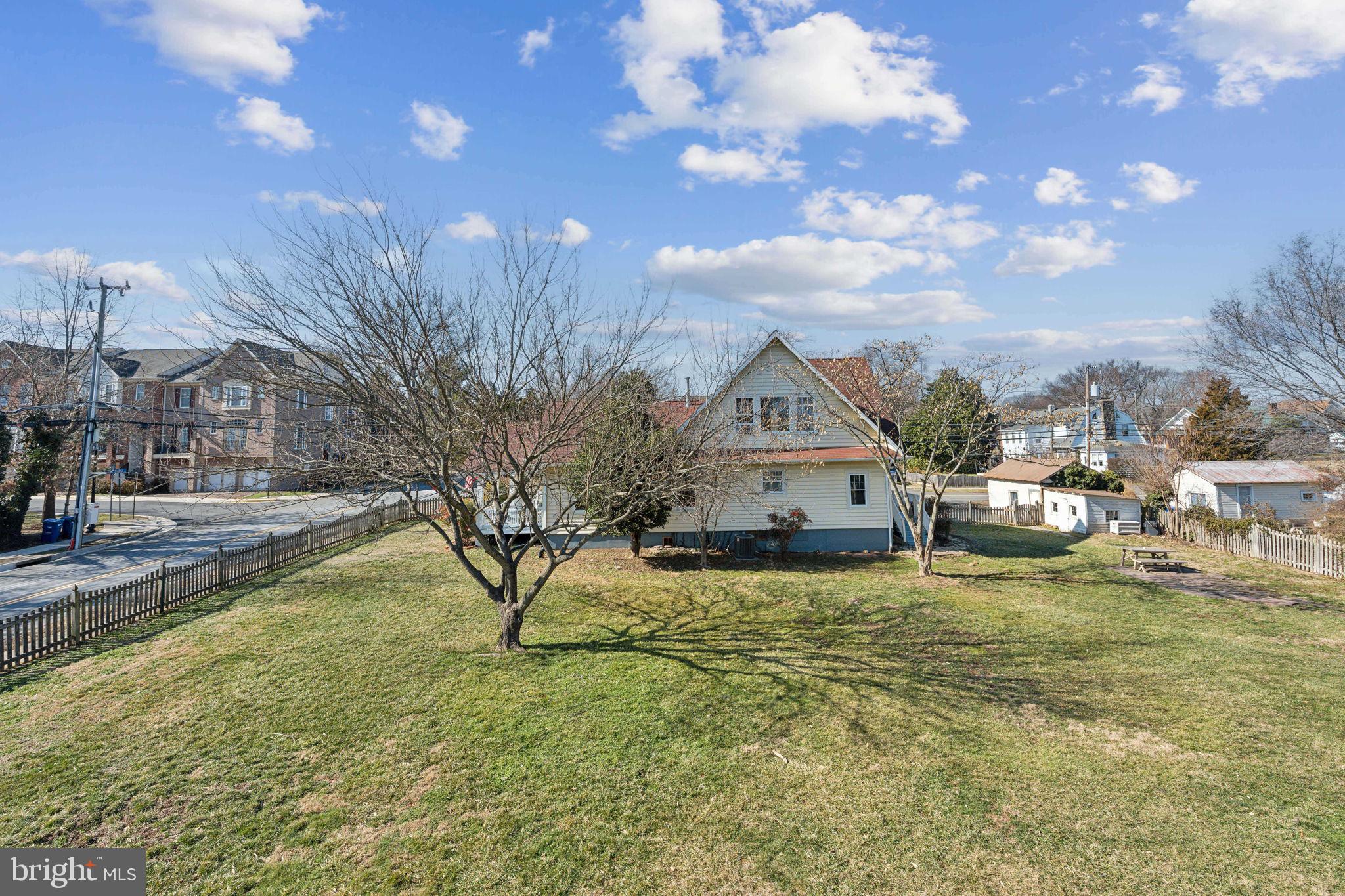 820 Locust St