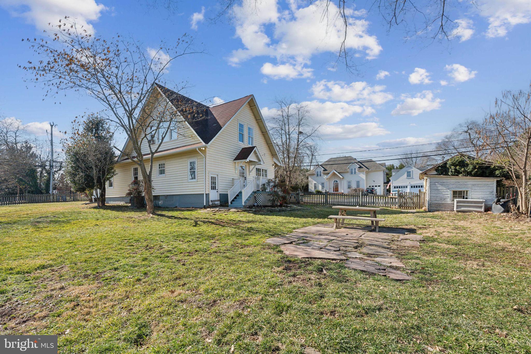 820 Locust St
