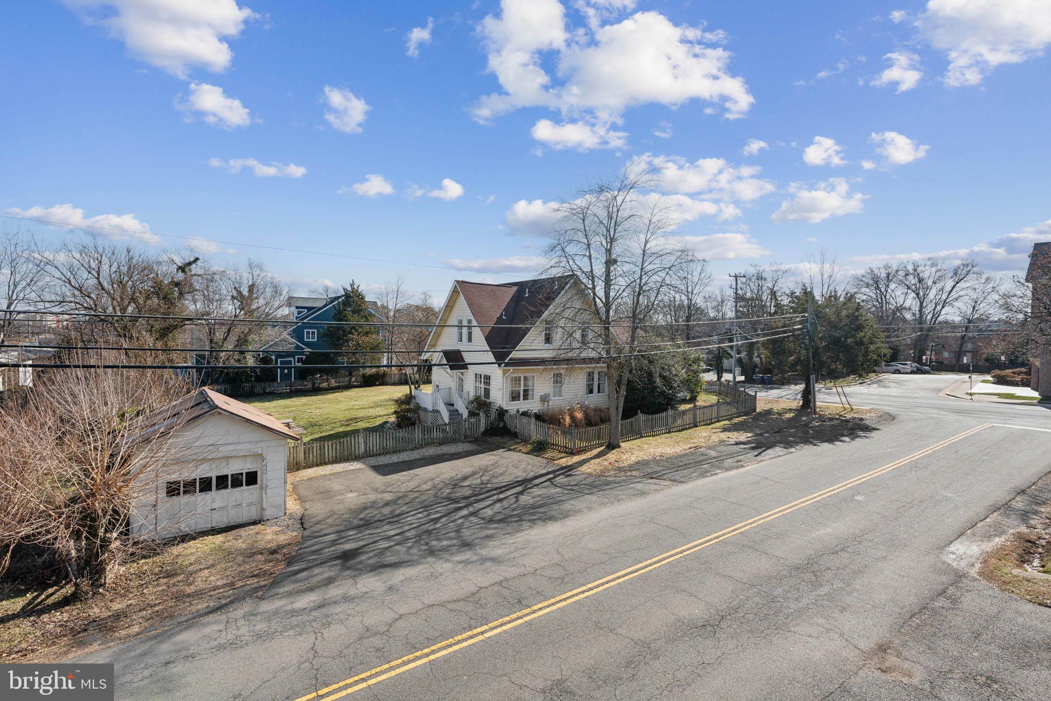 820 Locust St