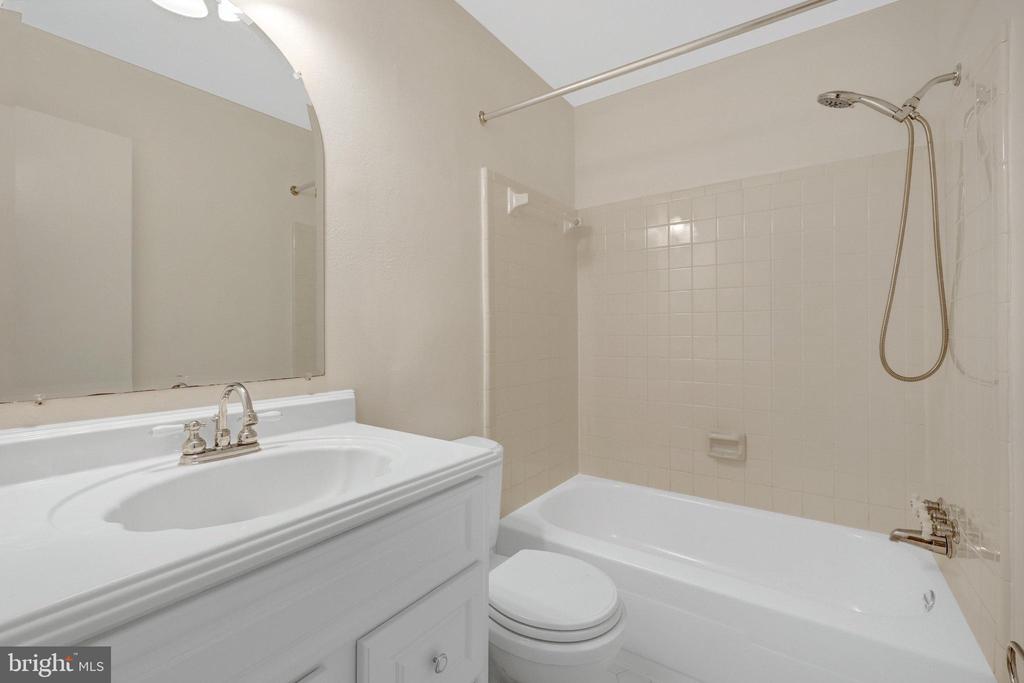 1546 Chatham Colony Ct
