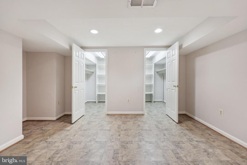 2912 OAKTON RIDGE CIRCLE
