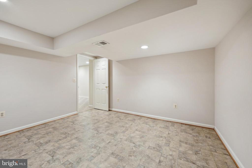 2912 OAKTON RIDGE CIRCLE