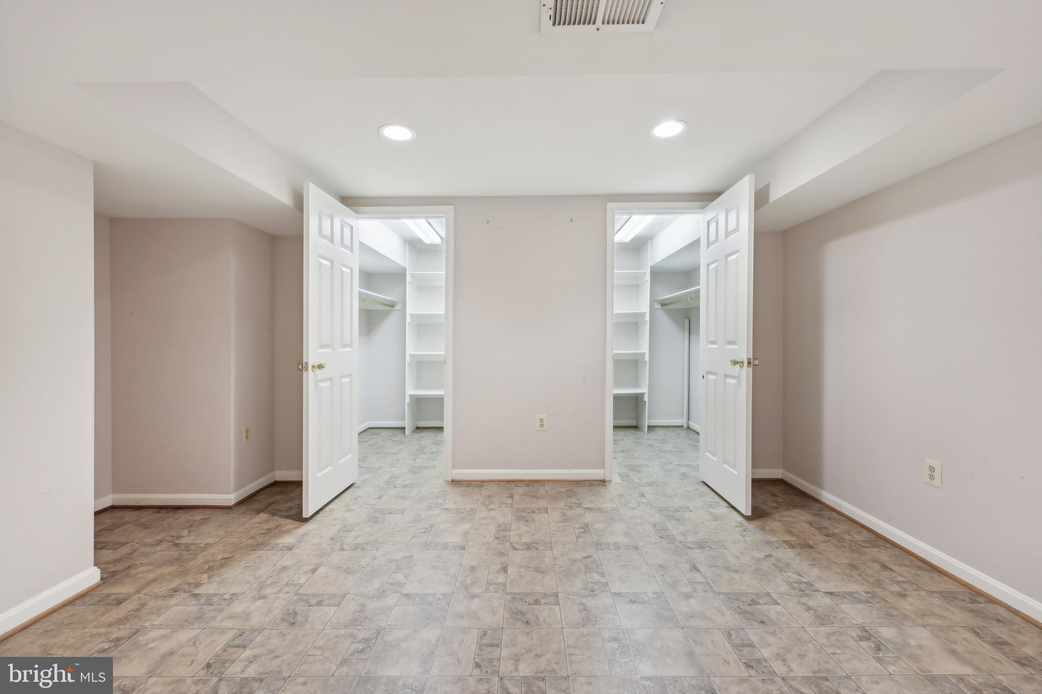 2912 OAKTON RIDGE CIRCLE