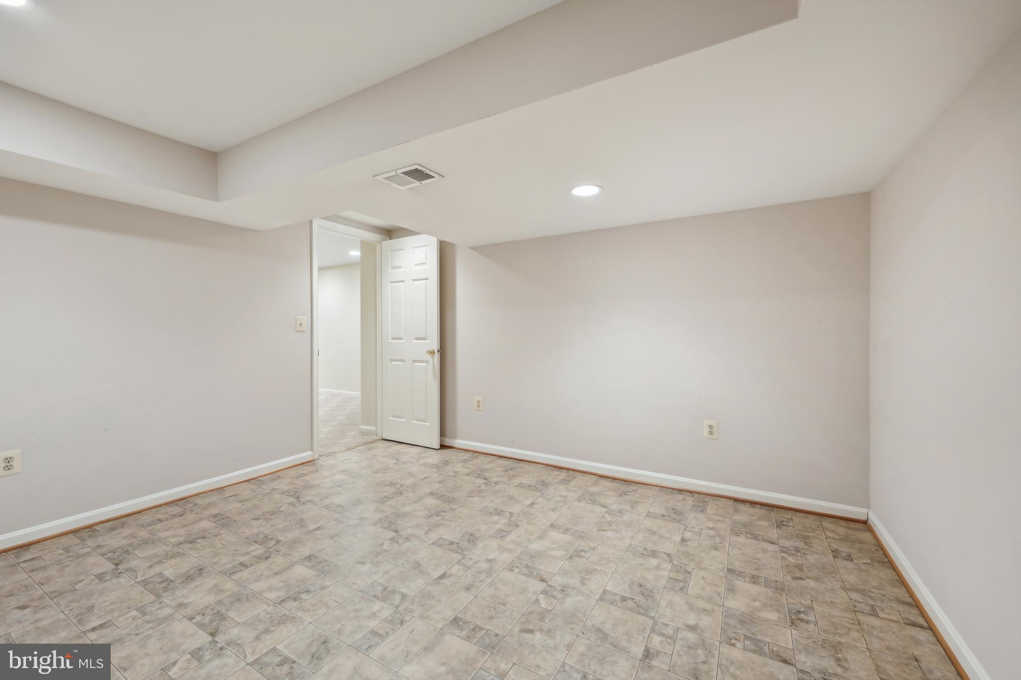 2912 OAKTON RIDGE CIRCLE