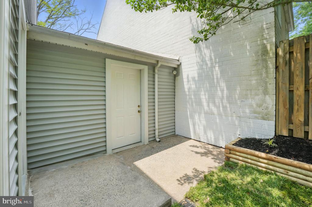 1496 Roundleaf Ct