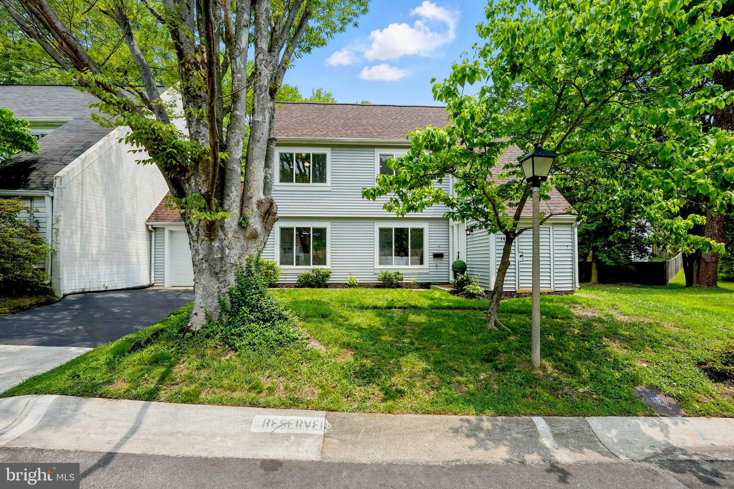 1496 Roundleaf Ct