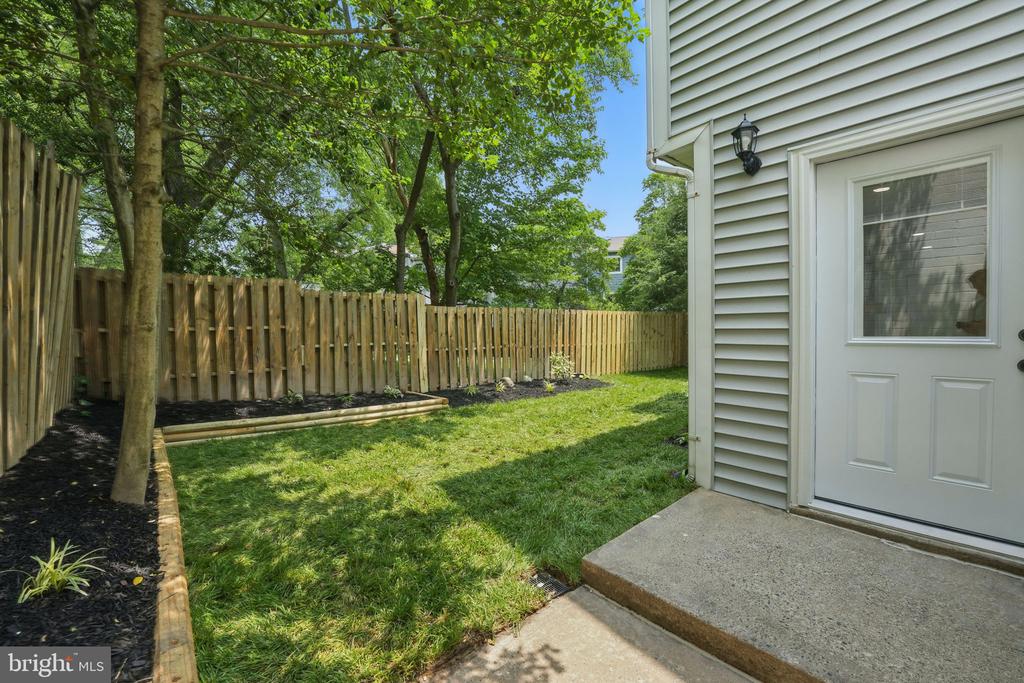 1496 Roundleaf Ct