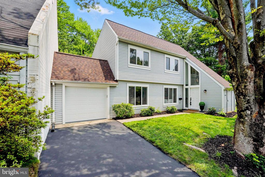 1496 Roundleaf Ct