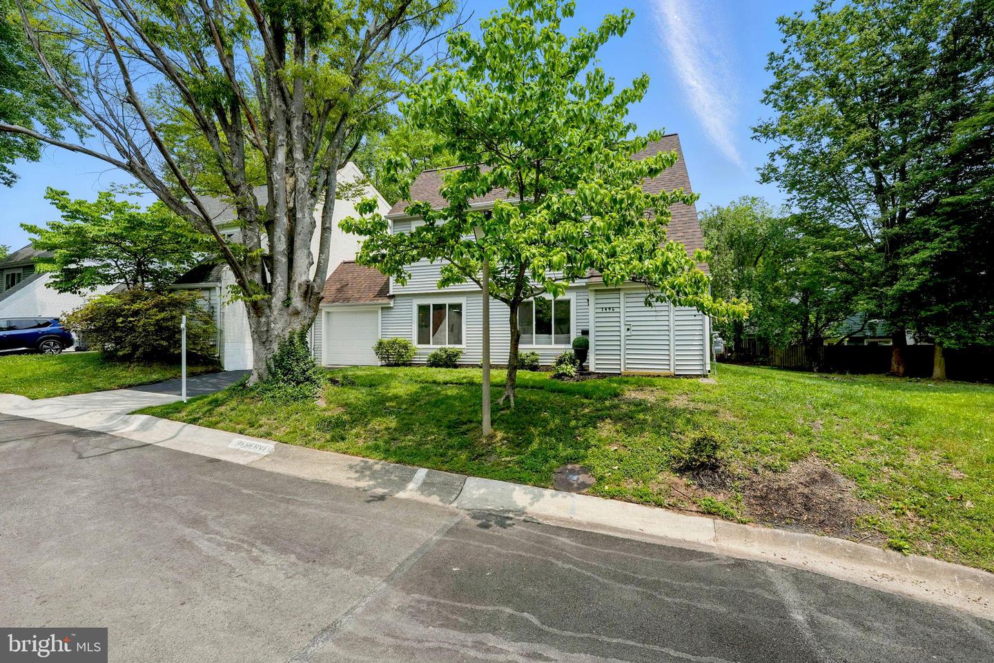 1496 Roundleaf Ct
